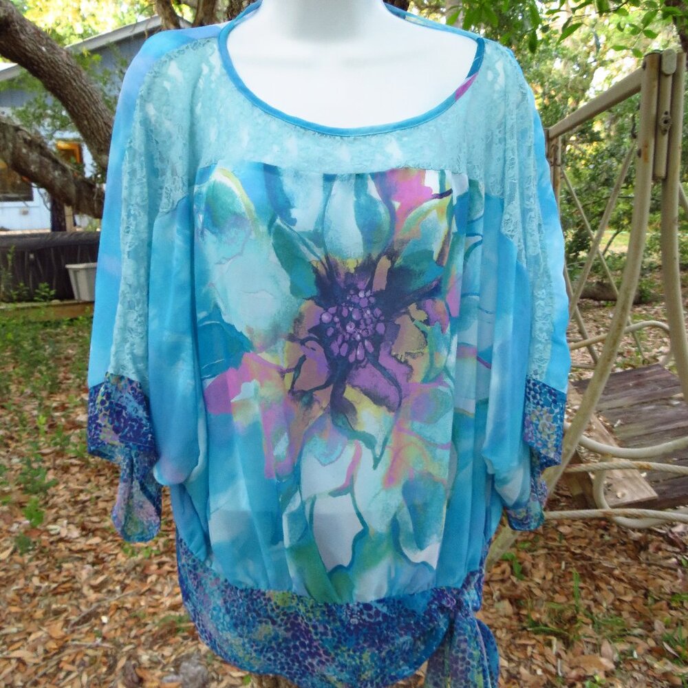 Figueroa and Flower Lace and Semi Sheer Floral Womans Flowy Medium top